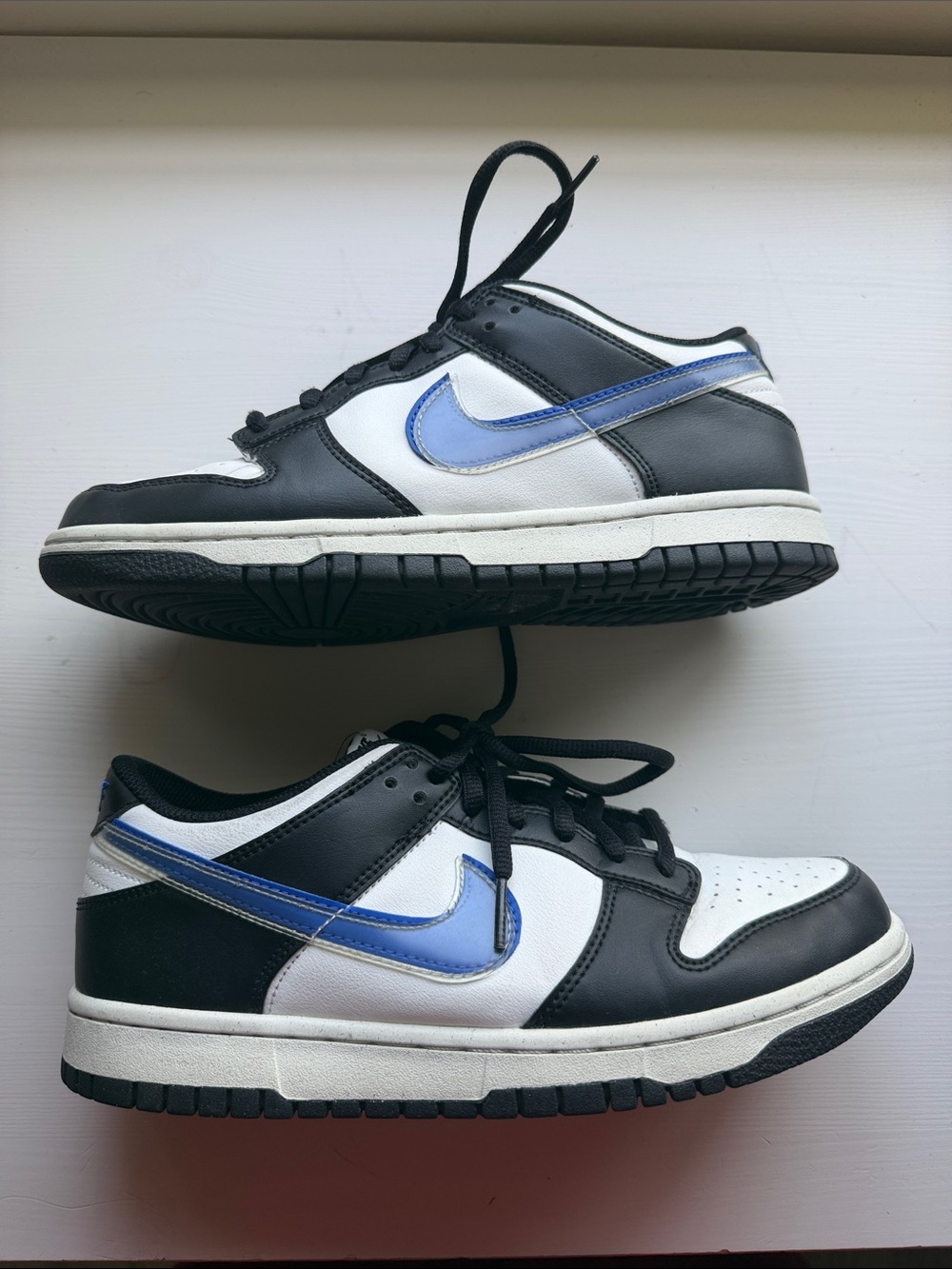Men's Black White and Blue Low-Top Athletic Sneakers